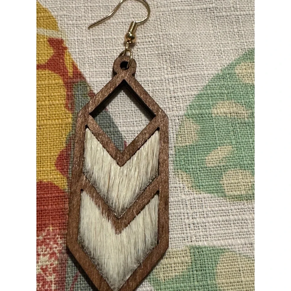 Boho Feather and Wood Hair-on-Hide Dangle Earring Set Gold Tone Brown 2 Pairs